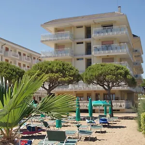 Diplomatic-residence Fronte Mare-piazza Torino-lido Di Jesolo Lido di Jesolo